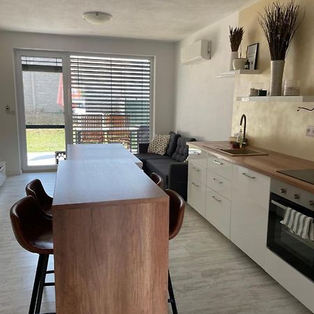 Sunny Apartment On The Lakes Senec Luaran gambar