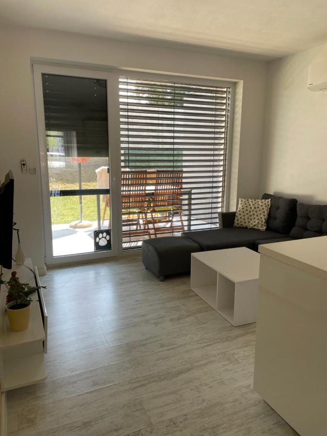 Sunny Apartment On The Lakes Senec Luaran gambar