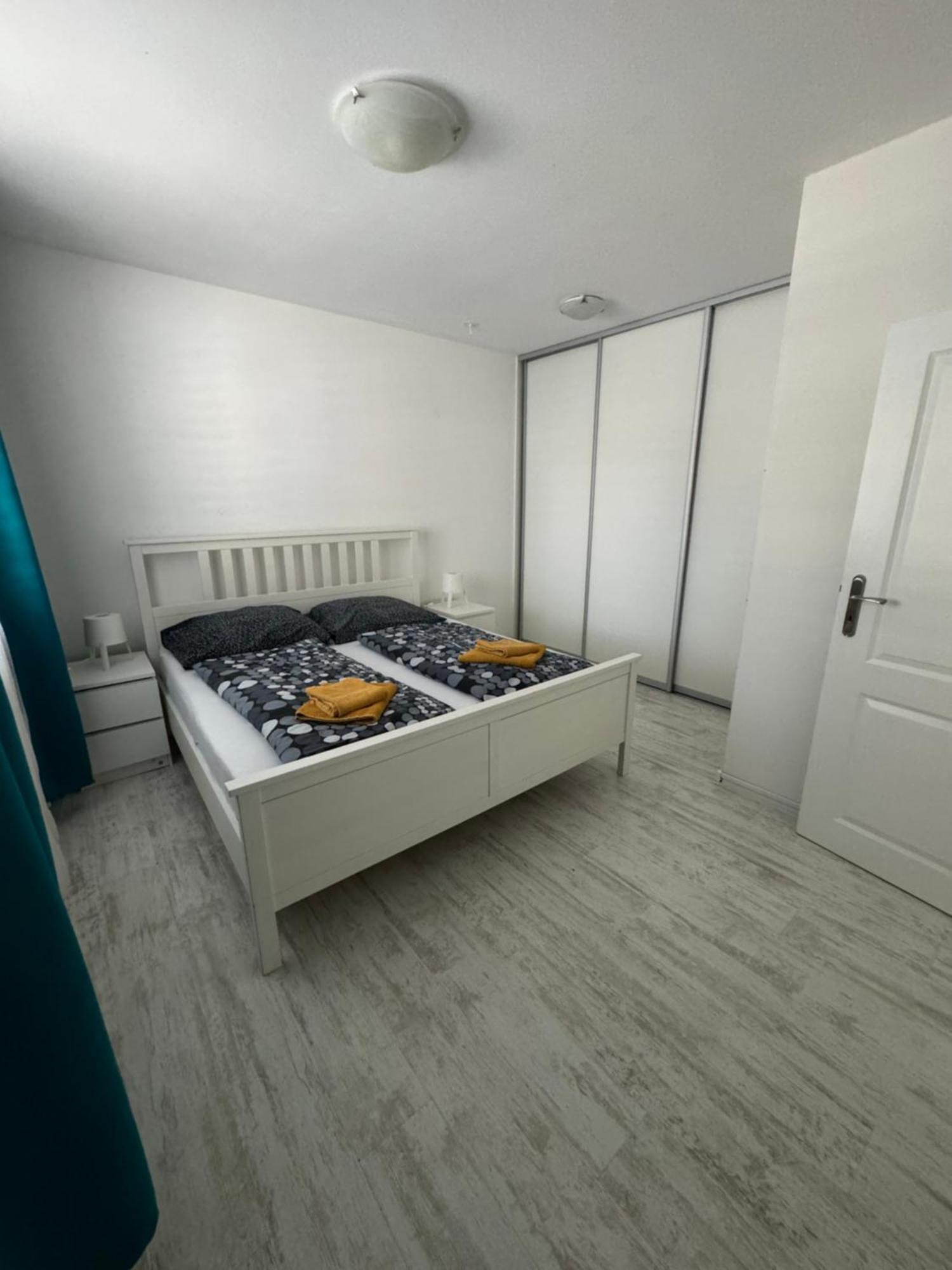 Sunny Apartment On The Lakes Senec Luaran gambar